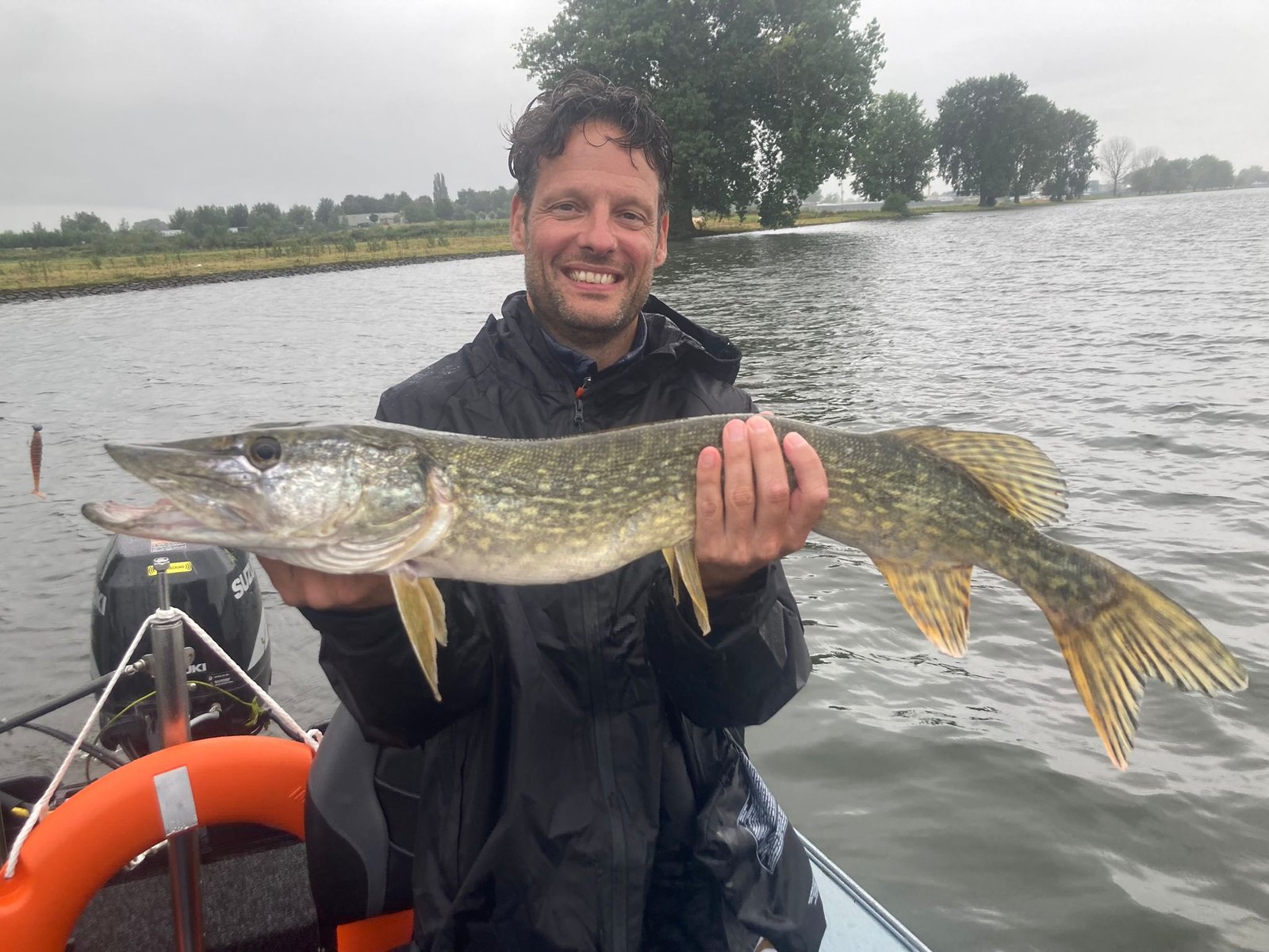 visgids Biesbosch Fishmeister heeft 10000 uur sportviservaring met het vissen in de Biesbosch, Amer en Hollands Diep
