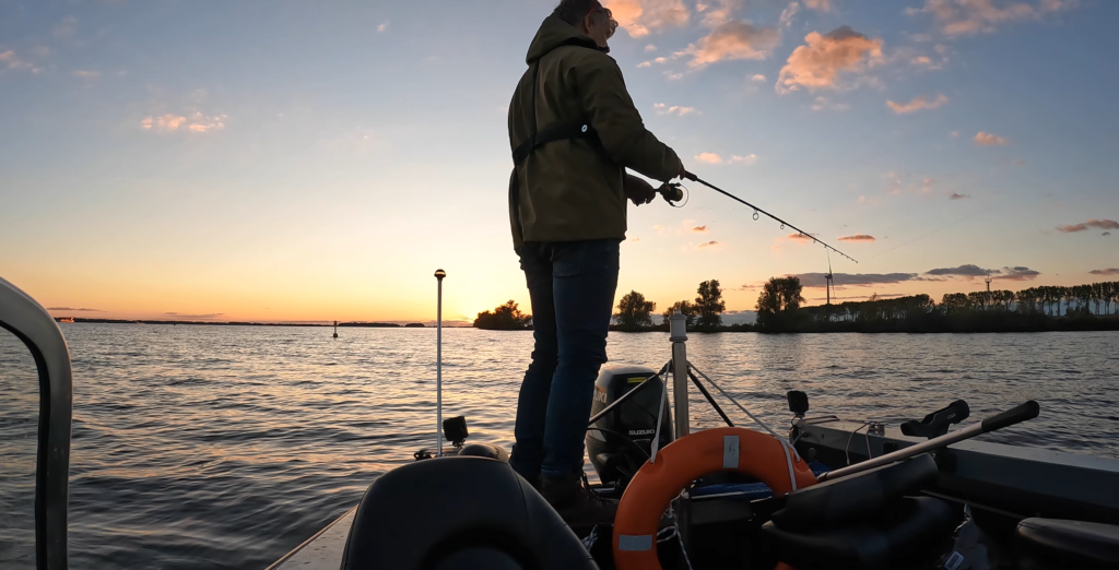 Pike fishing on the Volkerak in the Netherlands. Volkerak is a huge lake in the southwest of the Netherlands where the largest pike in the Netherlands was caught last year, a fish of 1 meter 38 centimeters! We went pike fishing in this area for a day.