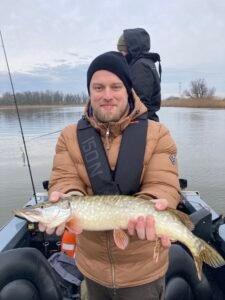 Leuke snoek op de fireball voor Casper. Gevangen op het Ruigt in de Biesbosch
