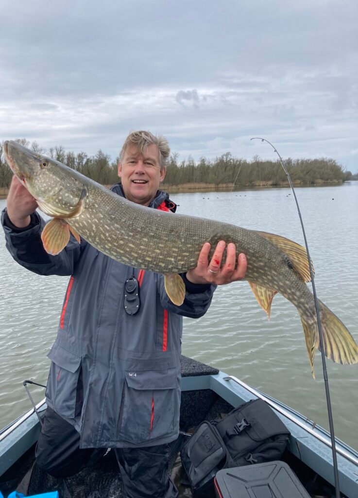 Metersnoek uit Biesbosch Nationaal Park gevangen door Fishmeister