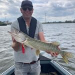 Patrick vangt een mooie snoek met een spinnerbait in Biesbosch Nationaal Park