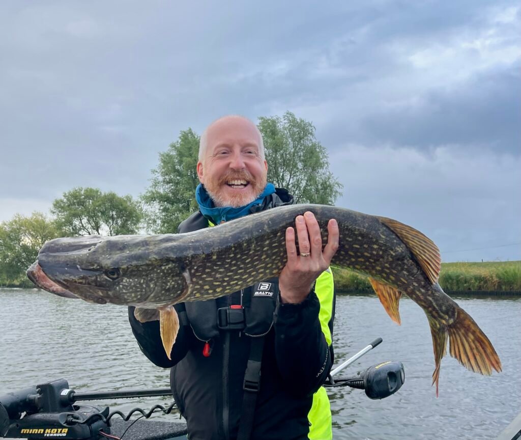 Prachtige grote snoek van 105 cm gevangen op de Oude Maas