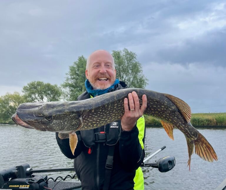 Prachtige grote snoek van 105 cm gevangen op de Oude Maas